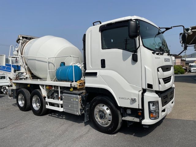 R5　いすゞ　コンクリートミキサー車