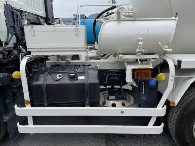 R5　いすゞ　コンクリートミキサー車