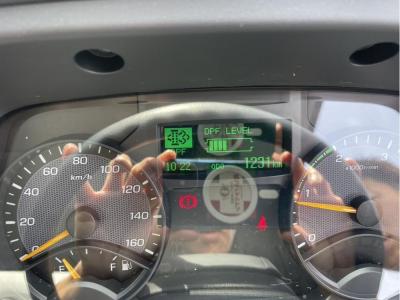 R5　三菱　３ｔアルミバン