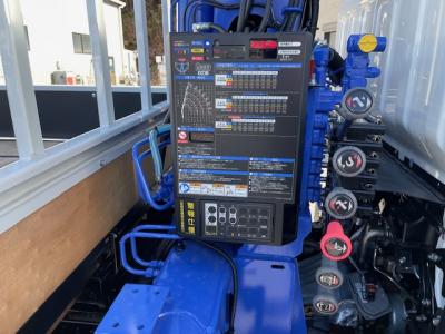 R7　三菱　4段クレーン付