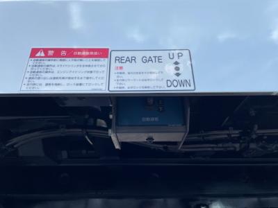 R7　三菱　クレーン付セフティー