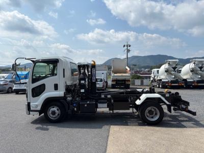 R6　いすゞ　4ｔアームロール