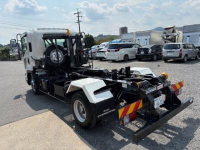 R6　いすゞ　4ｔアームロール（箱つき）