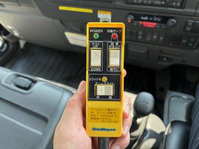 R6　いすゞ　4ｔアームロール（箱つき）