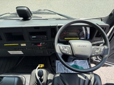 R6　いすゞ　4ｔアームロール（箱つき）