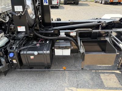 R6　いすゞ　4ｔアームロール（箱つき）