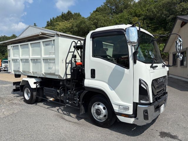 R6　いすゞ　4ｔアームロール（箱つき）