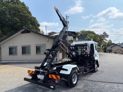 R6　いすゞ　4ｔアームロール（箱つき）