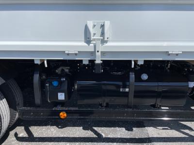 R7　三菱　5段クレーン付