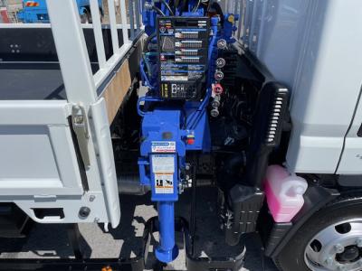 R7　三菱　5段クレーン付