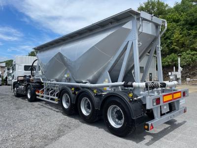 R6　UD　トラクタ ｺﾝﾌﾟﾚｯｻｰ付 ／ 未登録　トレクス　粉粒体運搬セミトレーラ　セット