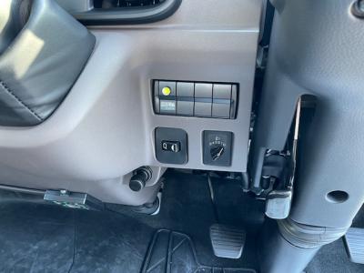 R7　三菱　4段クレーン付