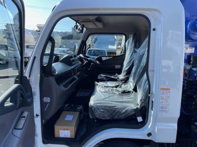 R7　三菱　4段クレーン付