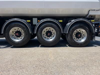 R5 UD トラクタ／R5 東邦 ダンプセミトレーラ　セット