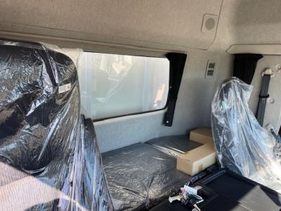 R7　三菱　ウイング