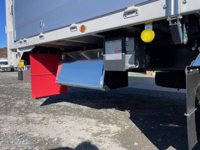 R7　三菱　ウイング