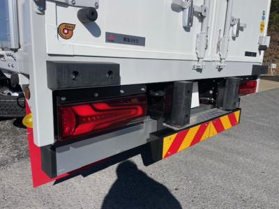 R7　三菱　ウイング