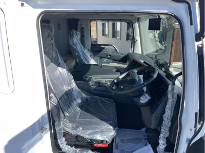 R7　三菱　ウイング