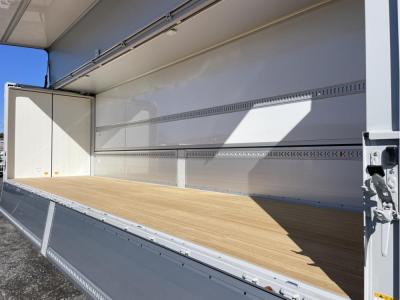 R7　三菱　ウイング