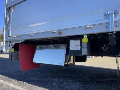 R7　三菱　ウイング