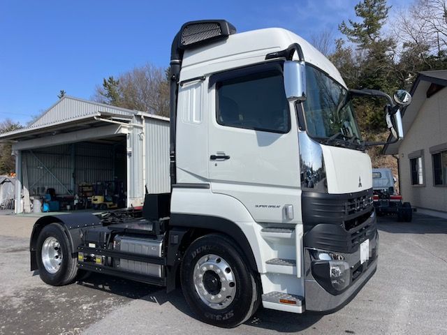 R7　三菱　トラクタ　ダンプポンプ付