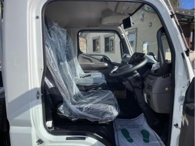 R7　三菱　2ｔ平ボデー