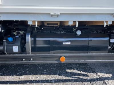 R7　三菱　2ｔ平ボデー