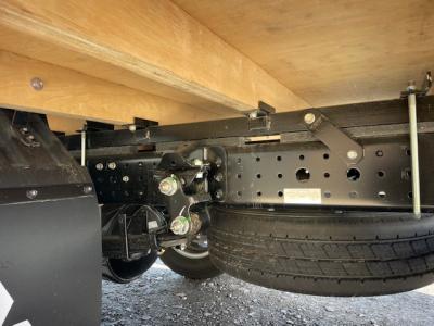 R7　三菱　2ｔ平ボデー