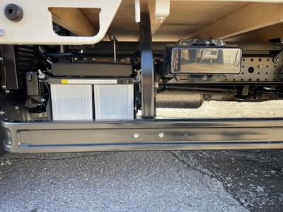 R7　三菱　2ｔ平ボデー