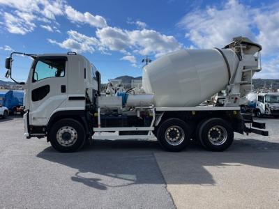 R6　いすゞ　コンクリートミキサー車