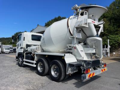 R6　いすゞ　コンクリートミキサー車