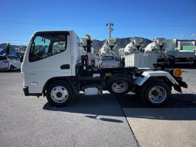 R7　三菱　脱着装置付コンテナ専用車